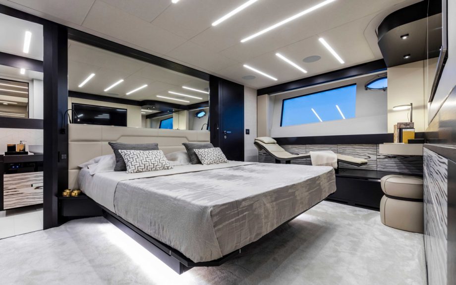 Pershing-8X-yacht-test-review-master-suite
