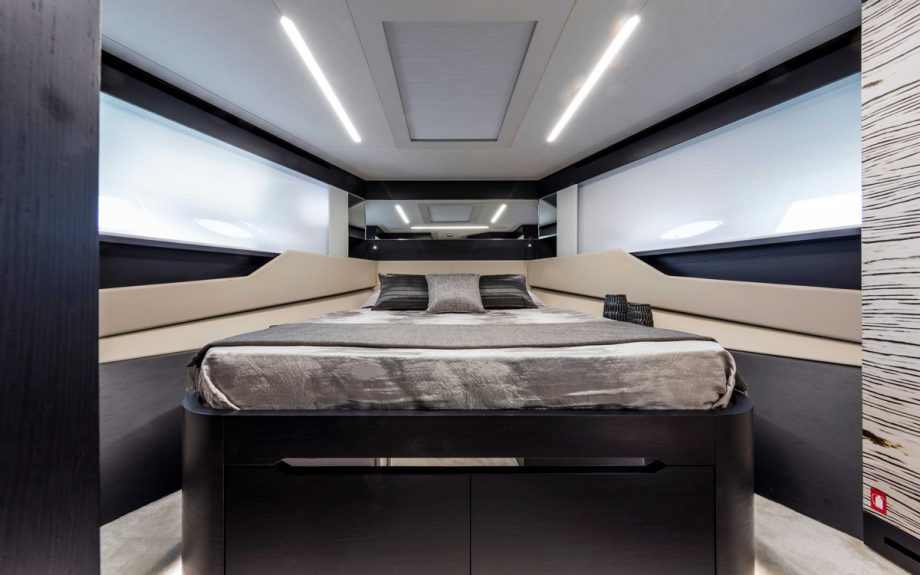 Pershing-8X-yacht-test-review-vip-guest-cabin