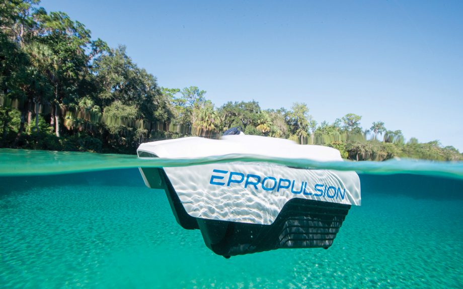 ePropulsion-Spirit-1.0-Plus-electric-outboard-motor-floating-battery