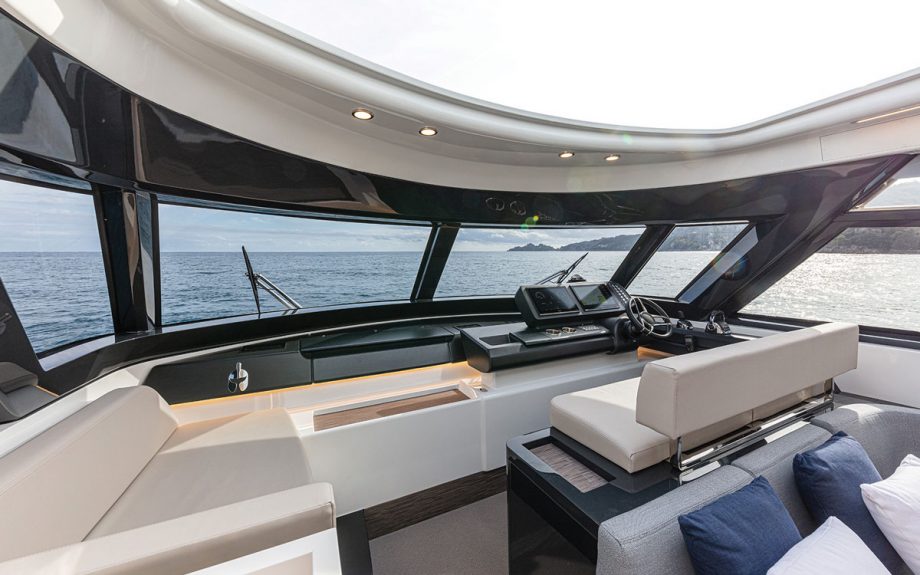 cetera-60-new-yachts-helm