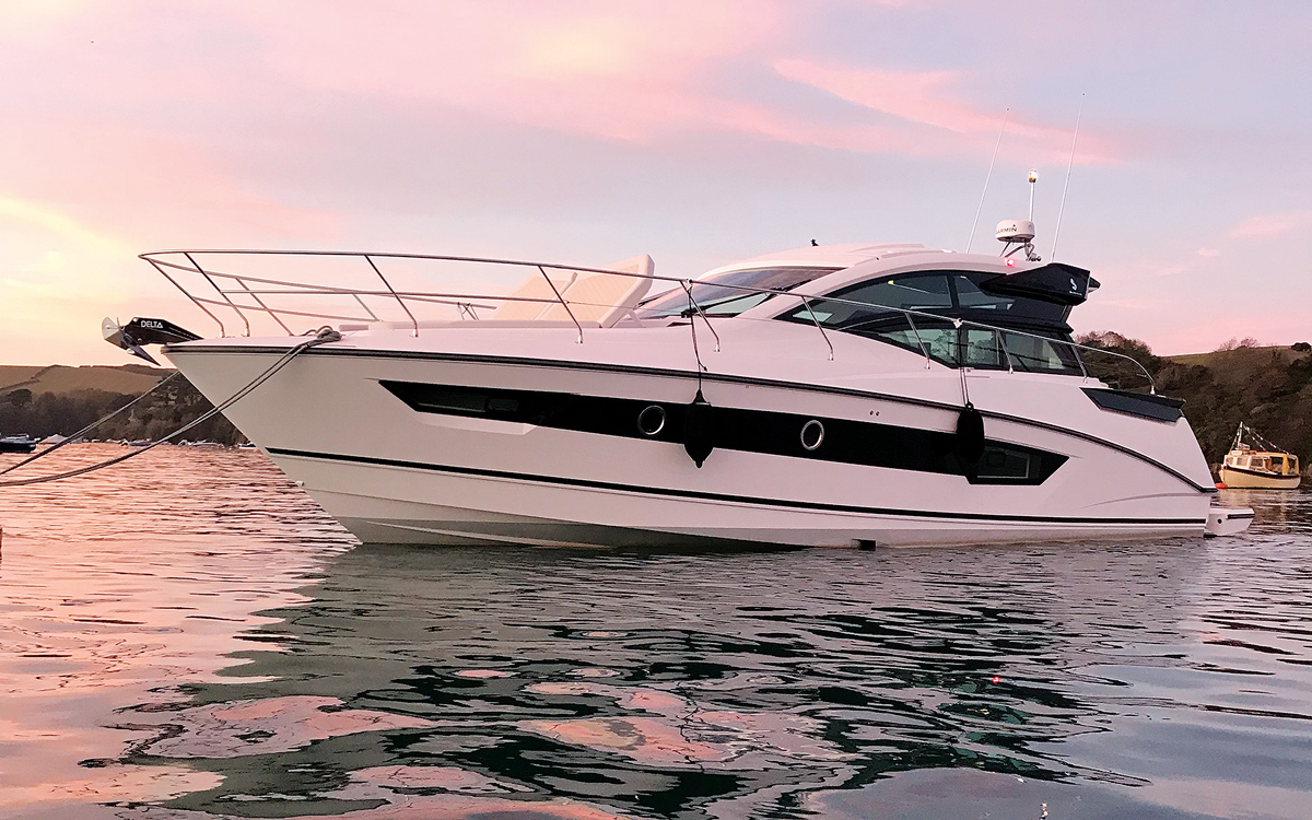 secondhand-boat-buyers-guide-45ft-sportscruisers-for-sale-beneteau-gt46-exterior
