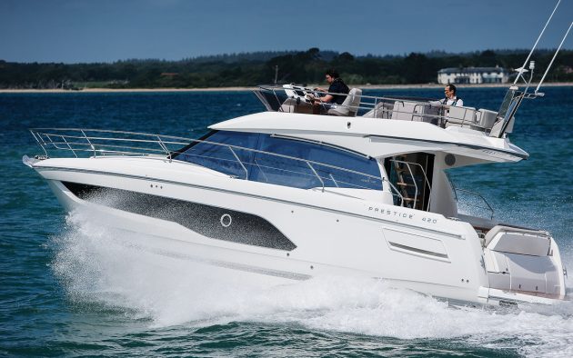 motor-boat-awards-2021-flybridges-under-50ft-winner-prestige-420-fly
