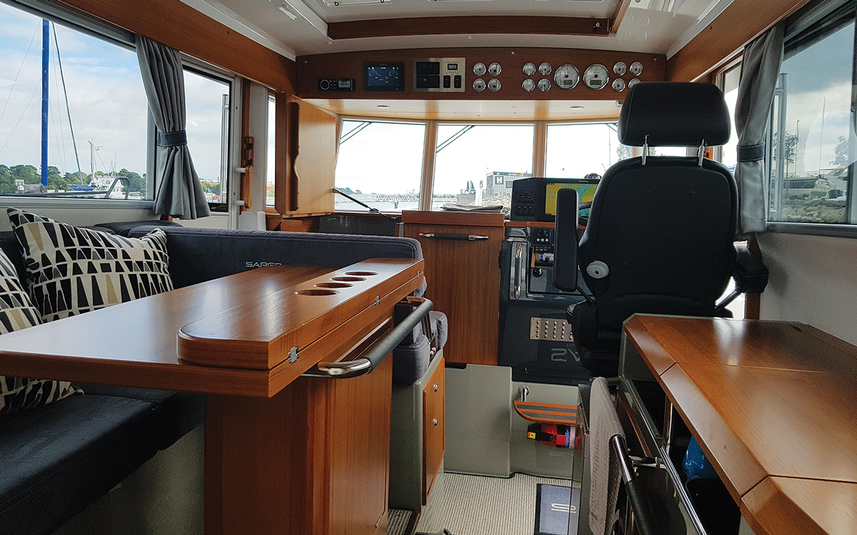 secondhand-boat-buyers-guide-best-all-weather-boats-for-sale-sargo-33-interior-helm