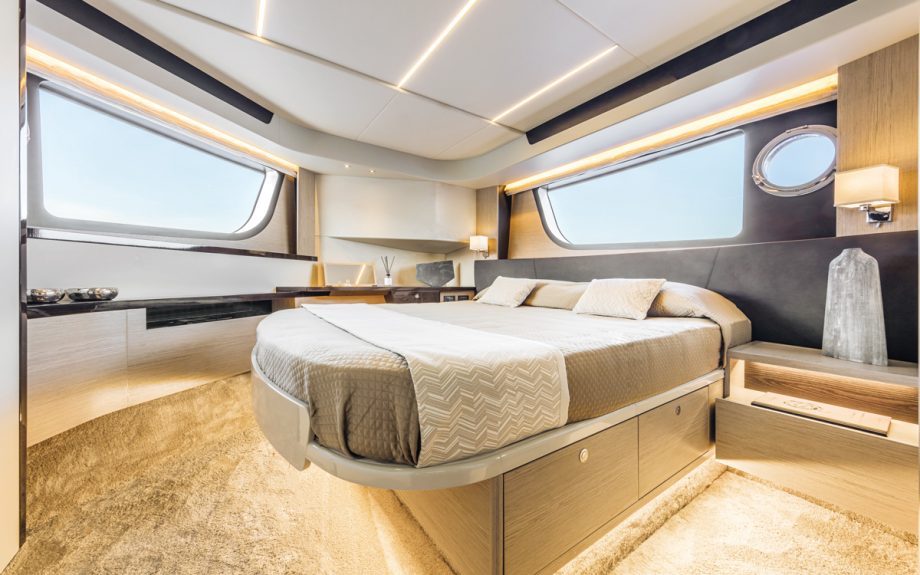 absolute-47-fly-boat-test-yacht-review-bow-cabin