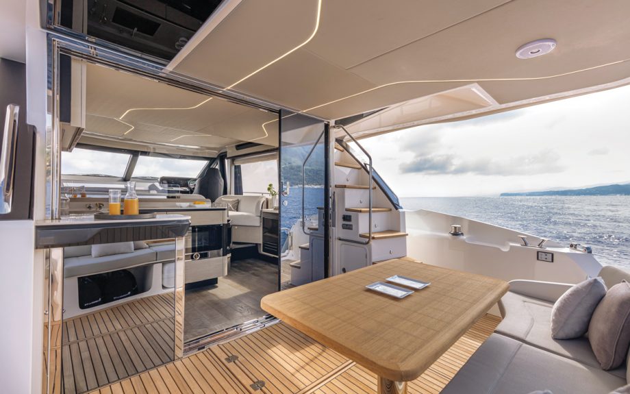 absolute-47-fly-boat-test-yacht-review-cockpit