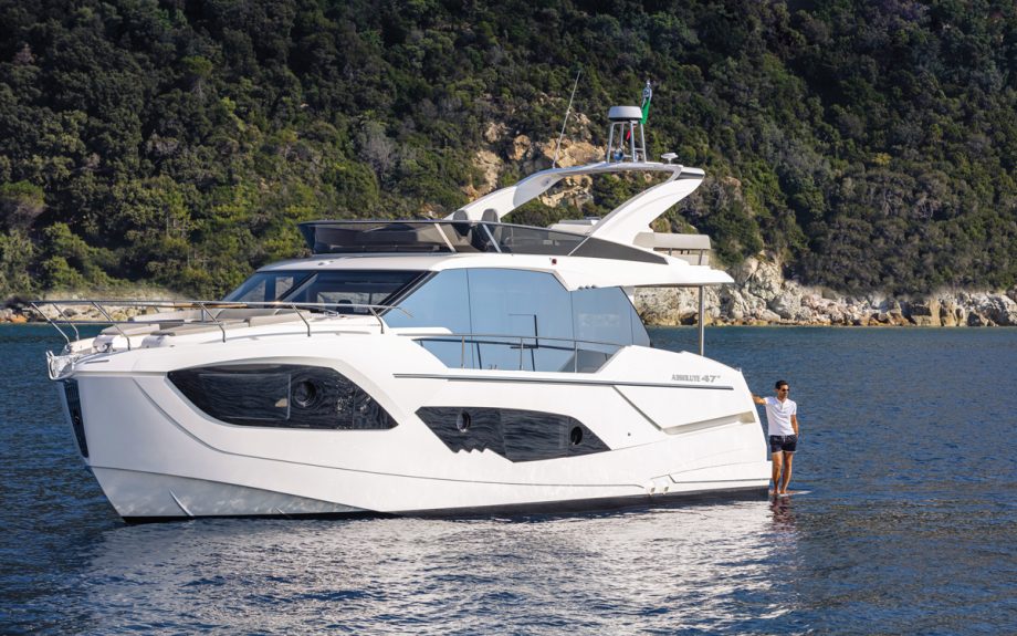 absolute-47-fly-boat-test-yacht-review-exterior
