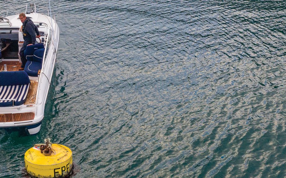 How to pick up a mooring buoy when boating singlehanded