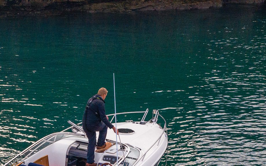 How to pick up a mooring buoy when boating singlehanded