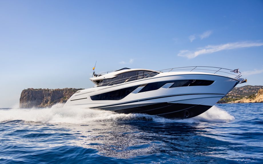 sunseeker-65-sport-yacht-cannes-yachting-festival-2021-running-shot