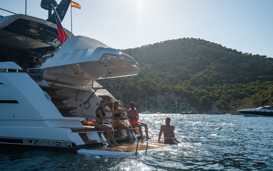 sunseeker-65-sport-yacht-cannes-yachting-festival-2021-swim-platform