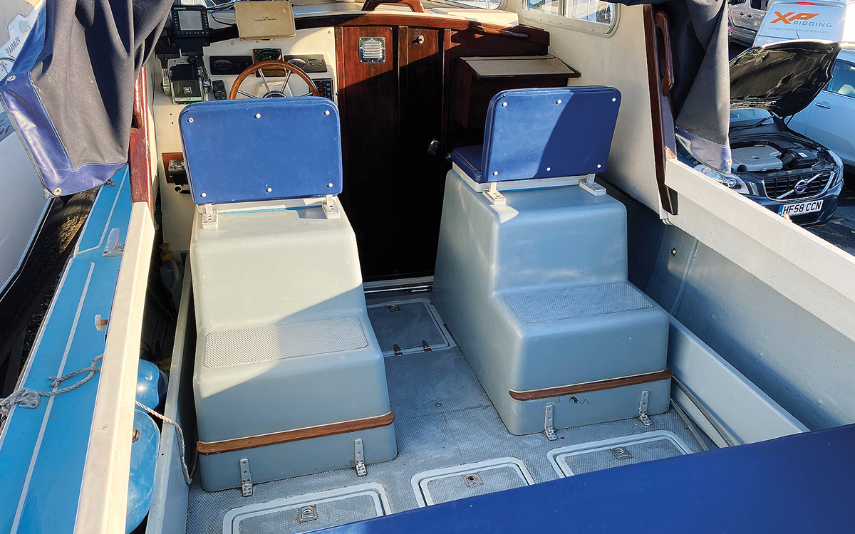channel-island-22-cockpit