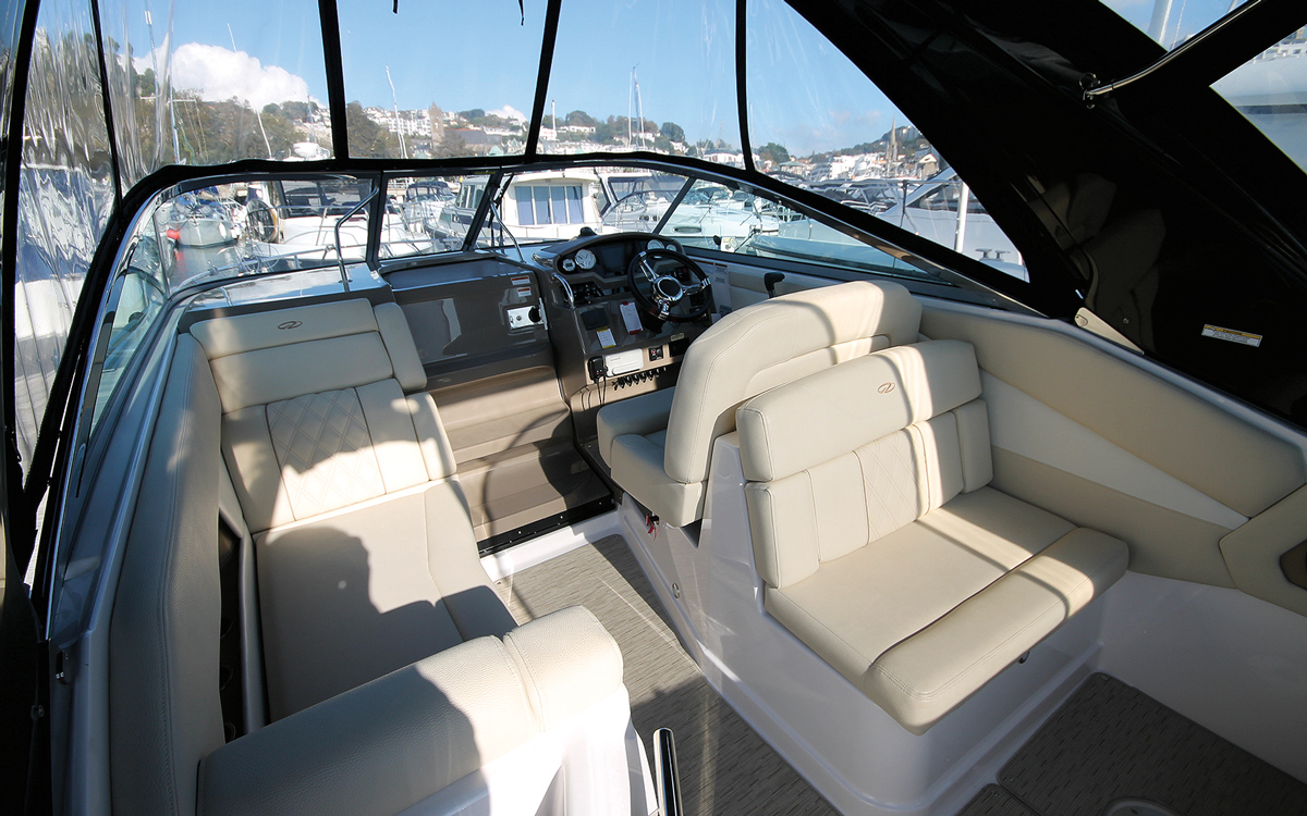 best-boats-for-beginners-regal-28-express-cockpit