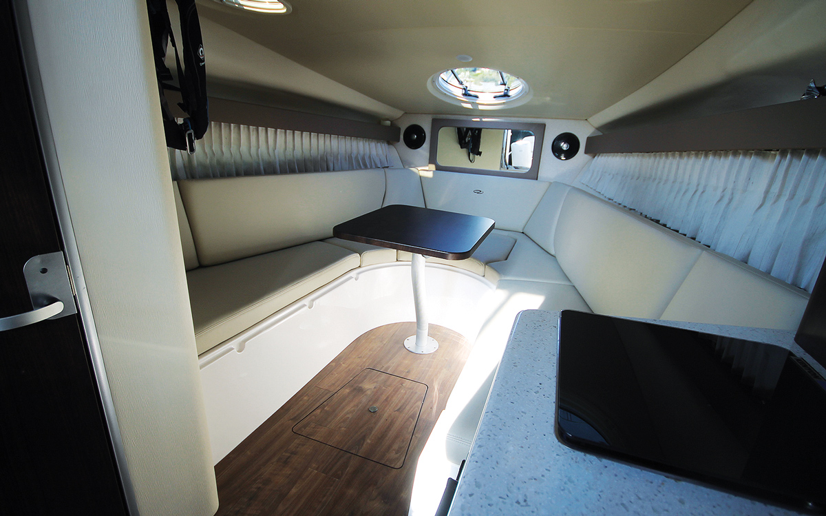 best-boats-for-beginners-regal-28-express-cuddy