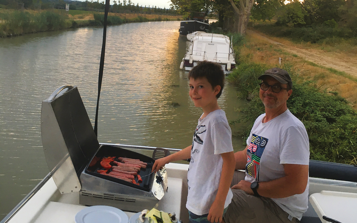 french-canal-boating-horizon-1-le-boat-barbecue-credit-frances-marcellin