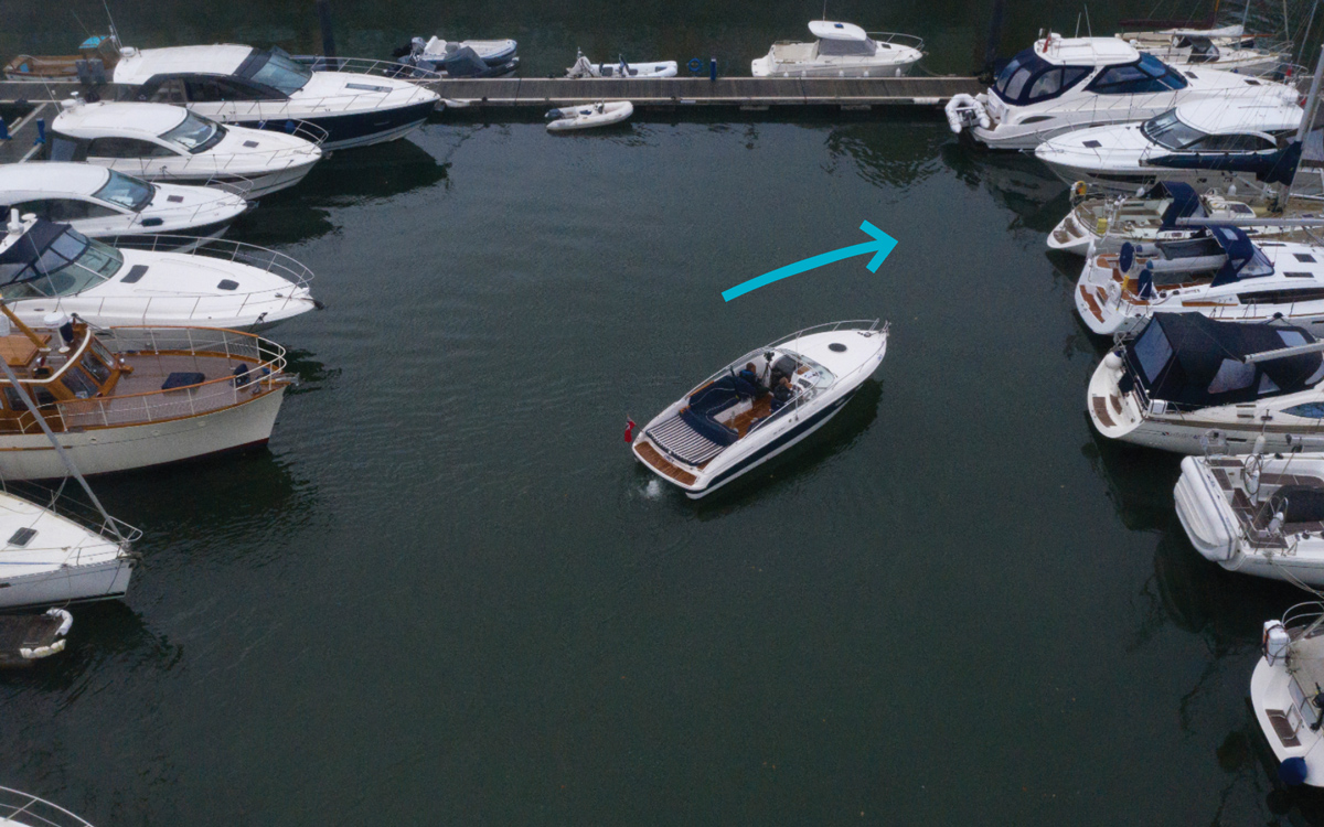 how-to-turn-single-engined-boat-step-3-move-to-safe-side