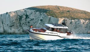 dromeas-d28-suv-new-boats-first-look-hero