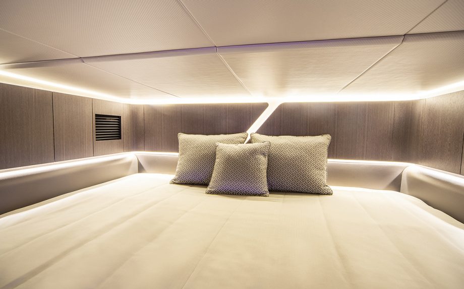 galeon-325-gto-first-look-new-yachts-interior-cabin