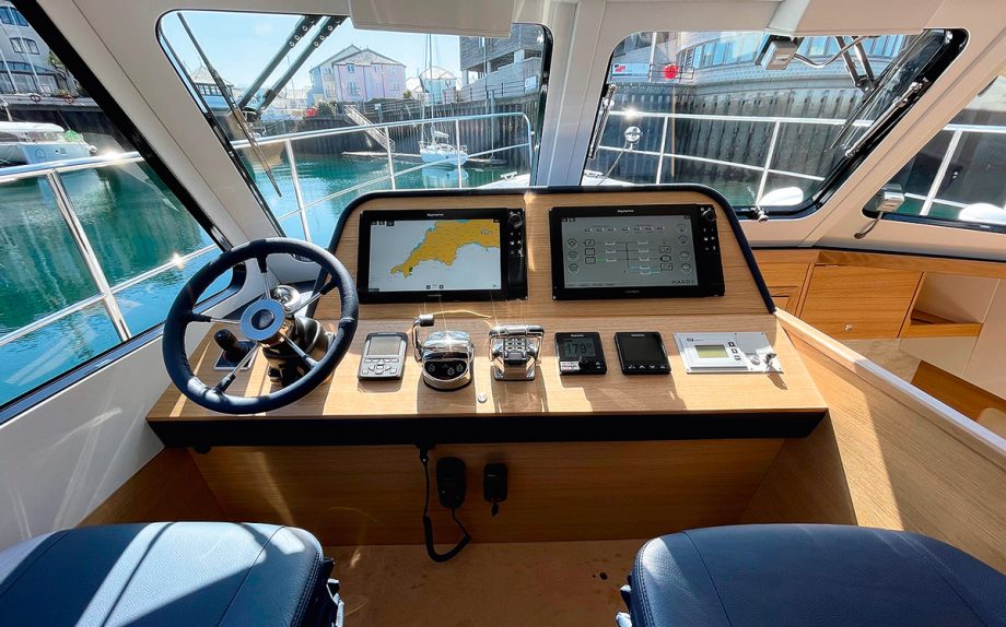 hardy-42-hybrid-helm