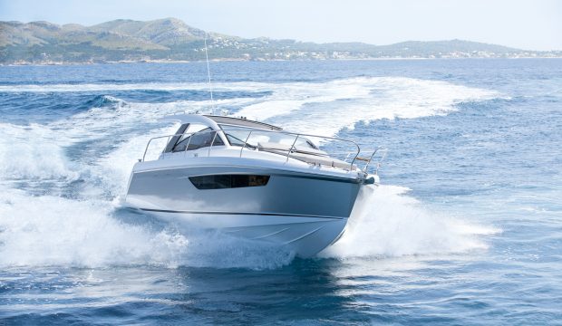 sealine-s330-yacht-tour-video-credit-hanse-yachts-nice-krauss