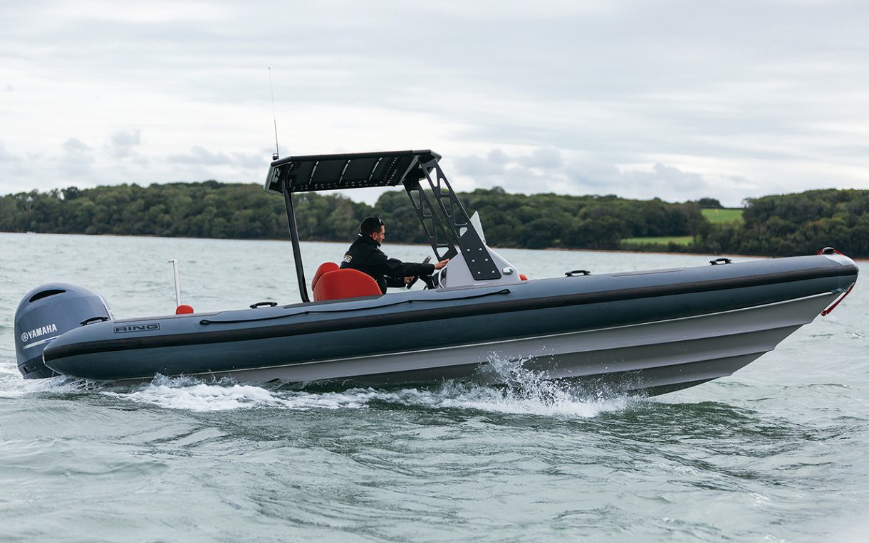 Ring Vampire VT1050 is a pocket superyacht shadow boat