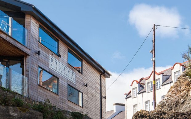 best-seaside-restaurants-dylans-menai-exterior