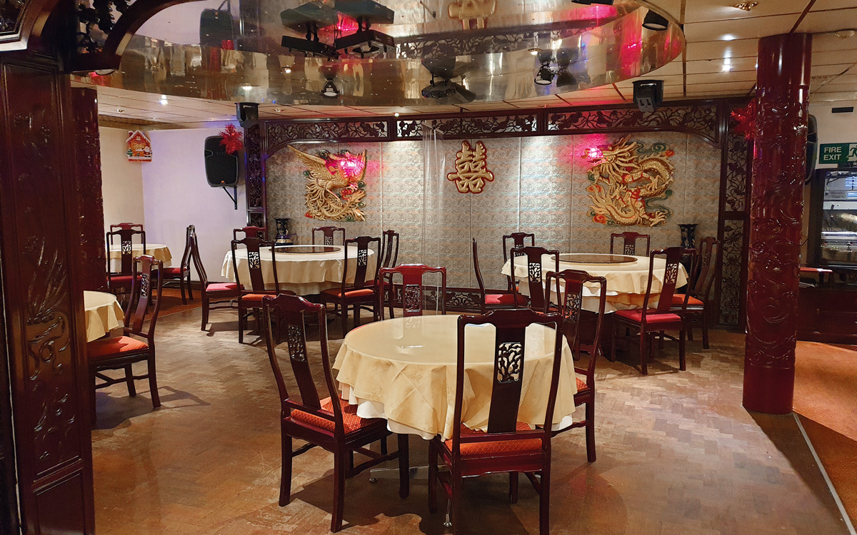 best-seaside-restaurants-kams-palace-interior