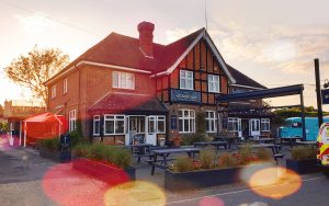 best-seaside-restaurants-ship-inn-itchenor-exterior