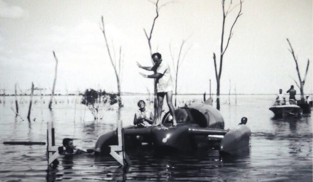 bluebird-k7-waterspeed-record-1964-lake-dumbleyung-donald-campbell-hero-credit-mccormack-family-albums
