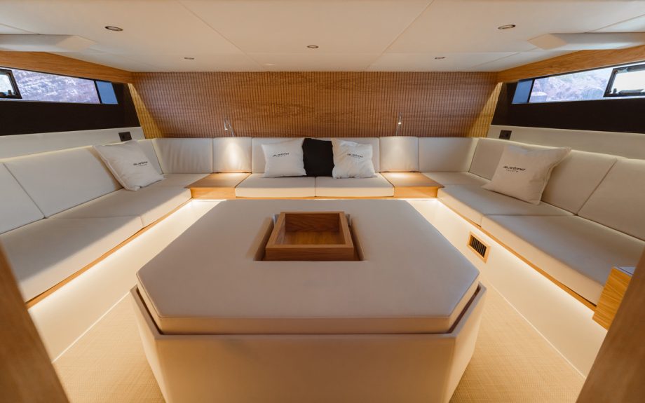 de-antonio-d50-open-mid-cabin-first-look-new-boats