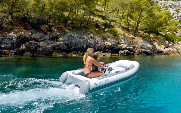 Editors-Choice-Williams-Minijet-280-in-action-credit-Tim Hetherington