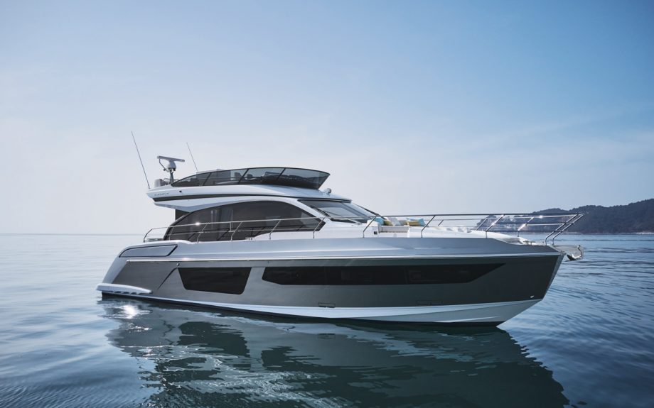 azimut-53-cannes-yachting-festival-2021-exterior