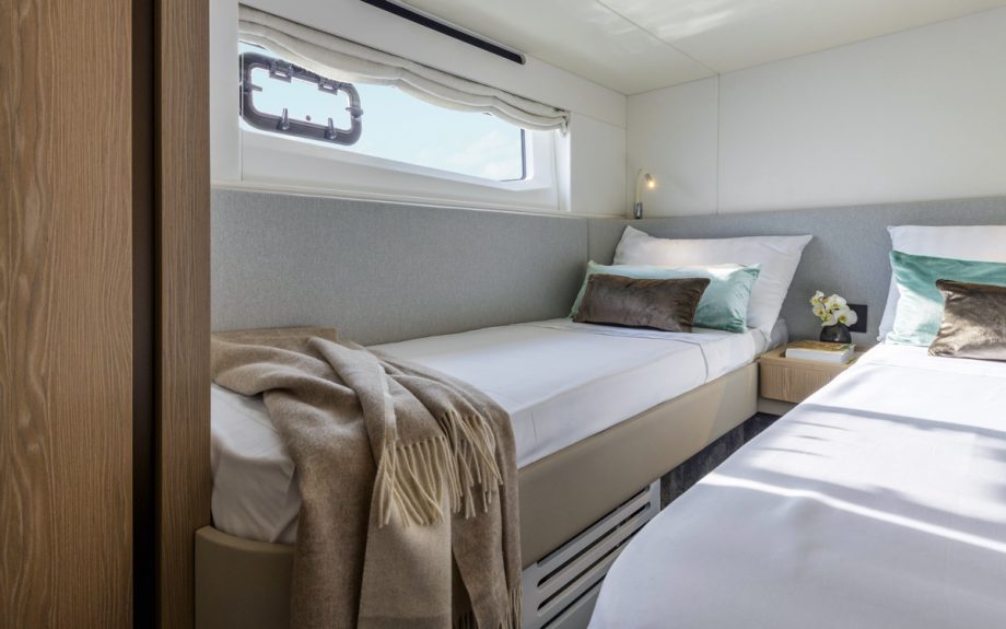 azimut-53-cannes-yachting-festival-2021-guest-cabin