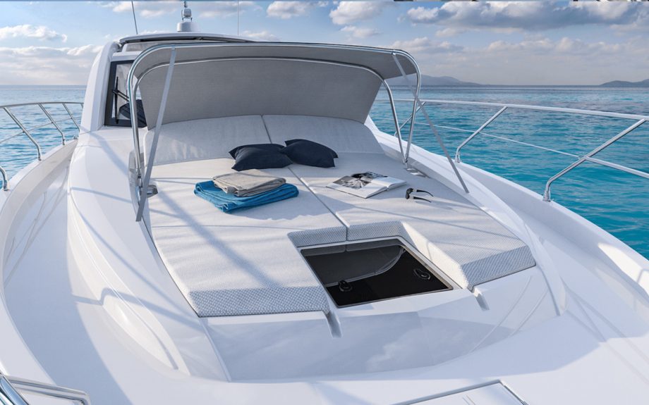 beneteau-gt45-foredeck-cannes-yachting-festival-2021