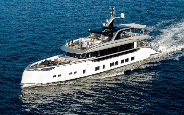dynamiq-gtt115-yacht-tour-aquaholic-credit-blueiprod