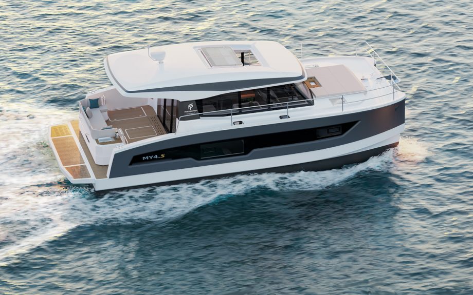 fountaine-pajot-my4s-running-shot-cannes-yachting-festival-2021