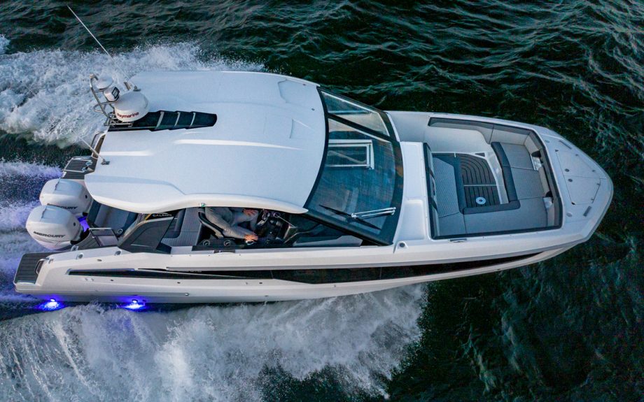 galeon325-gto-foredeck-cannes-yachting-festival-2021