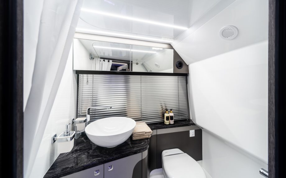galeon325-gto-heads-cannes-yachting-festival-2021