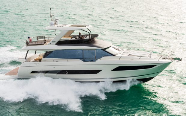 prestige-690-running-shot-cannes-yachting-festival-2021