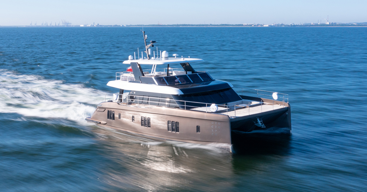sunreef-60-power-new-yachts-bow-running-shot-cannes-yachting-festival-2021