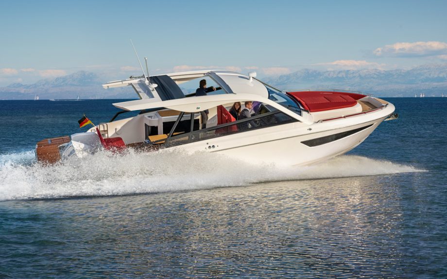 bavaria-vida-33-exterior-southampton-boat-show-2021