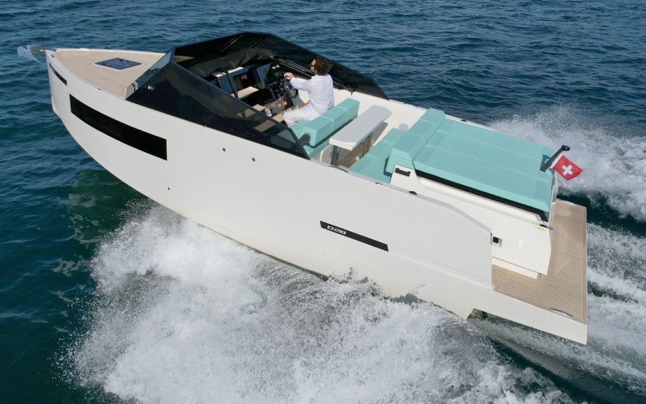 deantonio-d28-exterior-southampton-boat-show-2021
