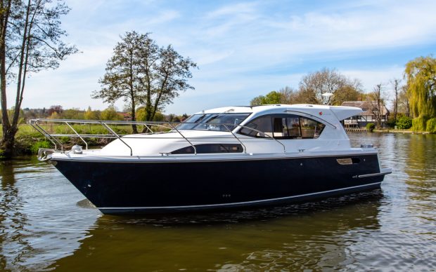 haines-36-sedan-exterior-southampton-boat-show-2021