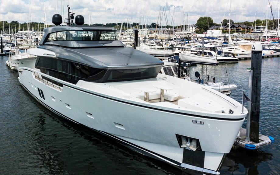 sanlorenzo-sx88-foredeck-southampton-boat-show-2021