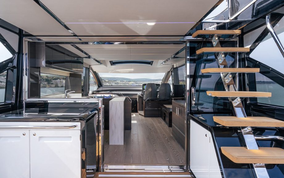 sunseeker-65-sport-yacht-southampton-boat-show-2021-cockpit