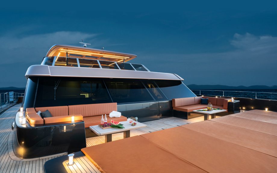 100-sunreef-power-exterior-04