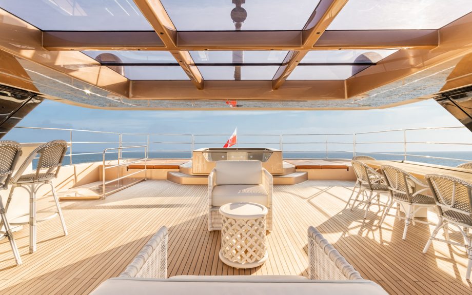 100-sunreef-power-exterior-05