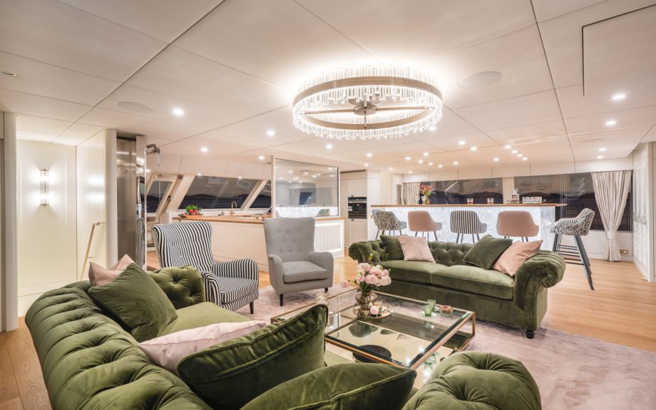 100-sunreef-power-interior-12