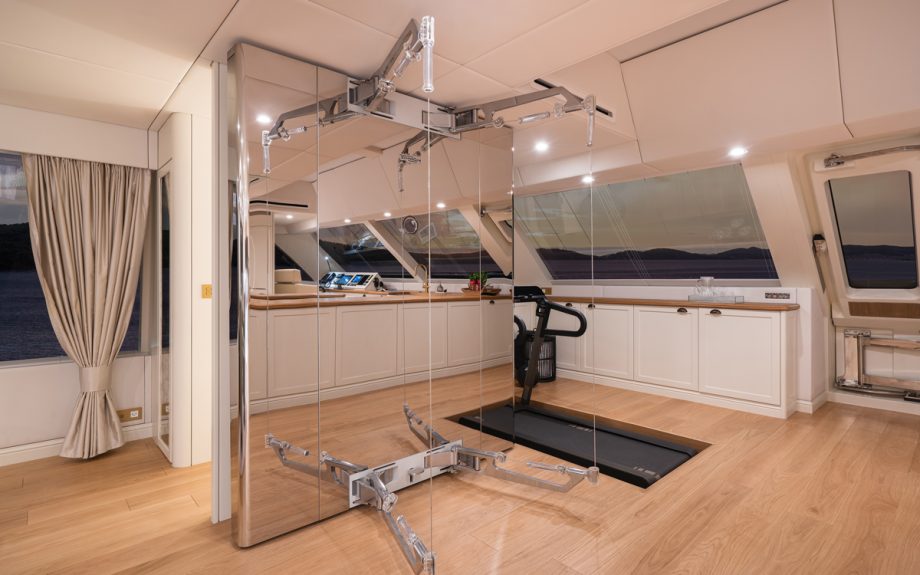100-sunreef-power-interior-16