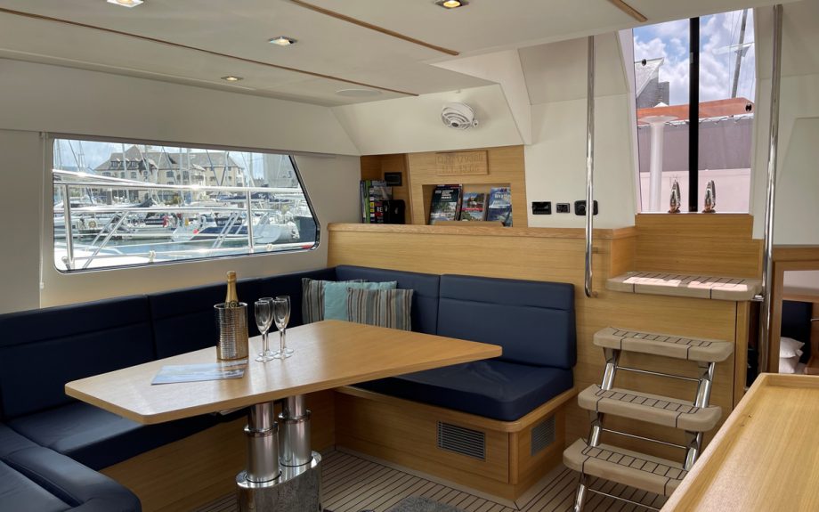 cockwells-hardy-43-hybrid-saloon-southampton-boat-show-2021