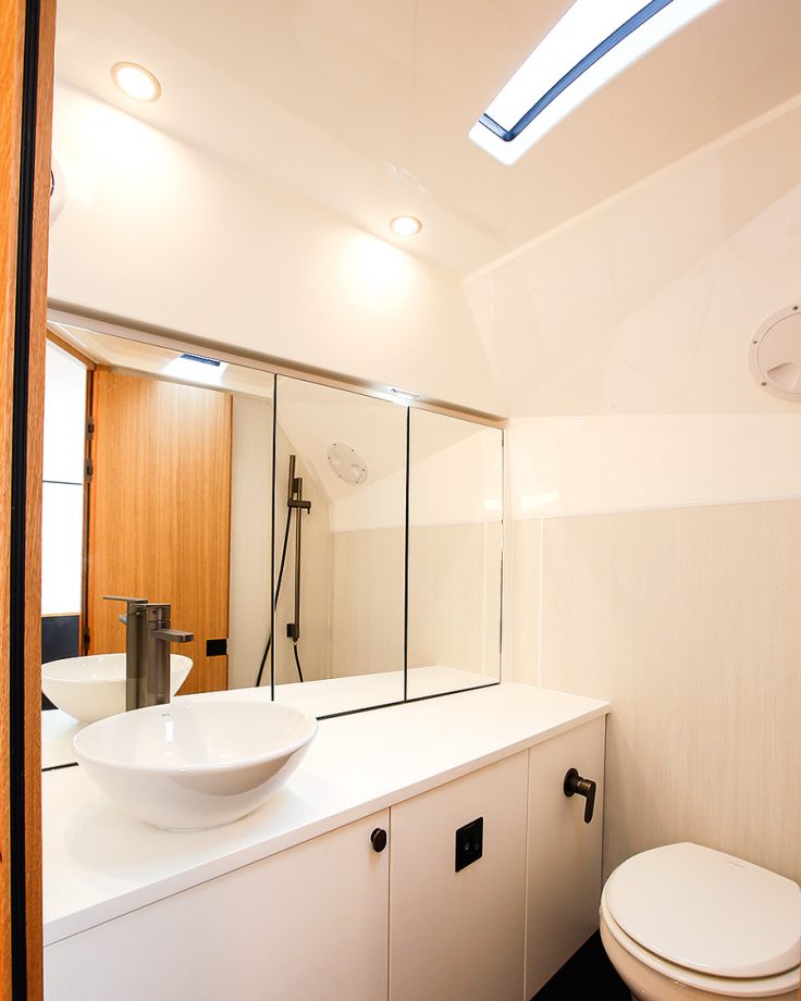 farline-fline-33-outboard-review-heads